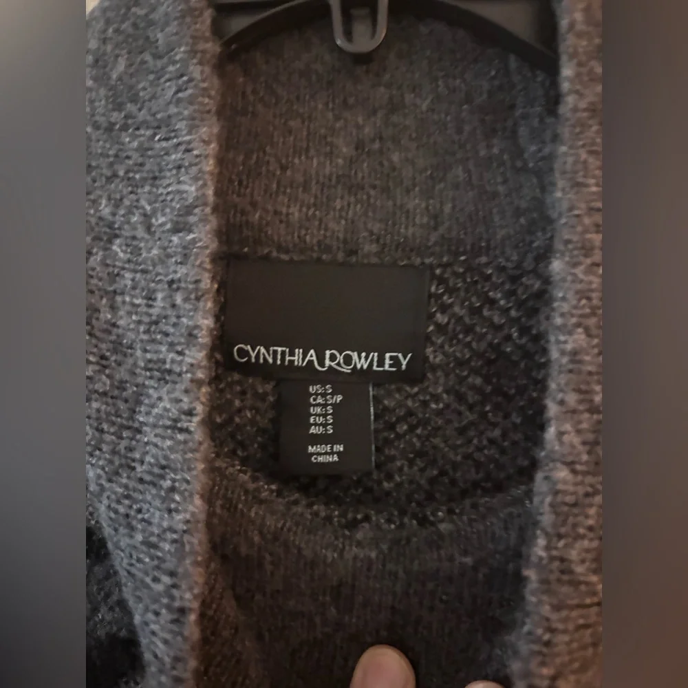Cynthia Rowley Wool Blend Gray AnimalLeopard Print Sweater - small - Picture 3 of 5
